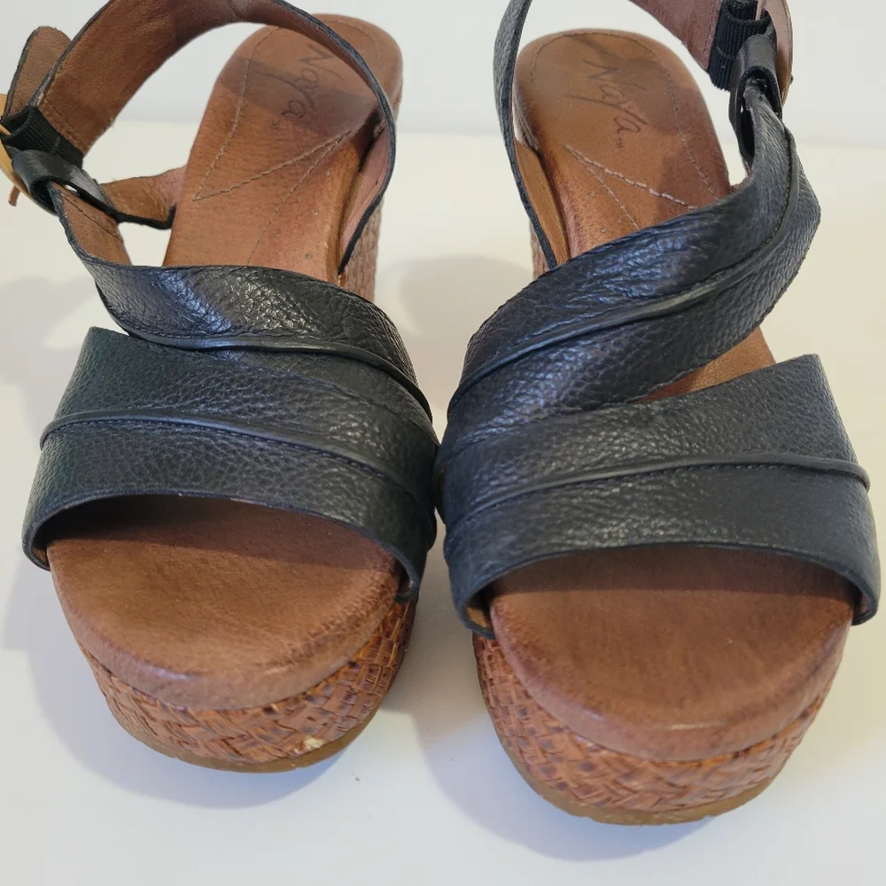 Naya women's leather wedges Size 9.5 M  raffia heels buckle closure black
